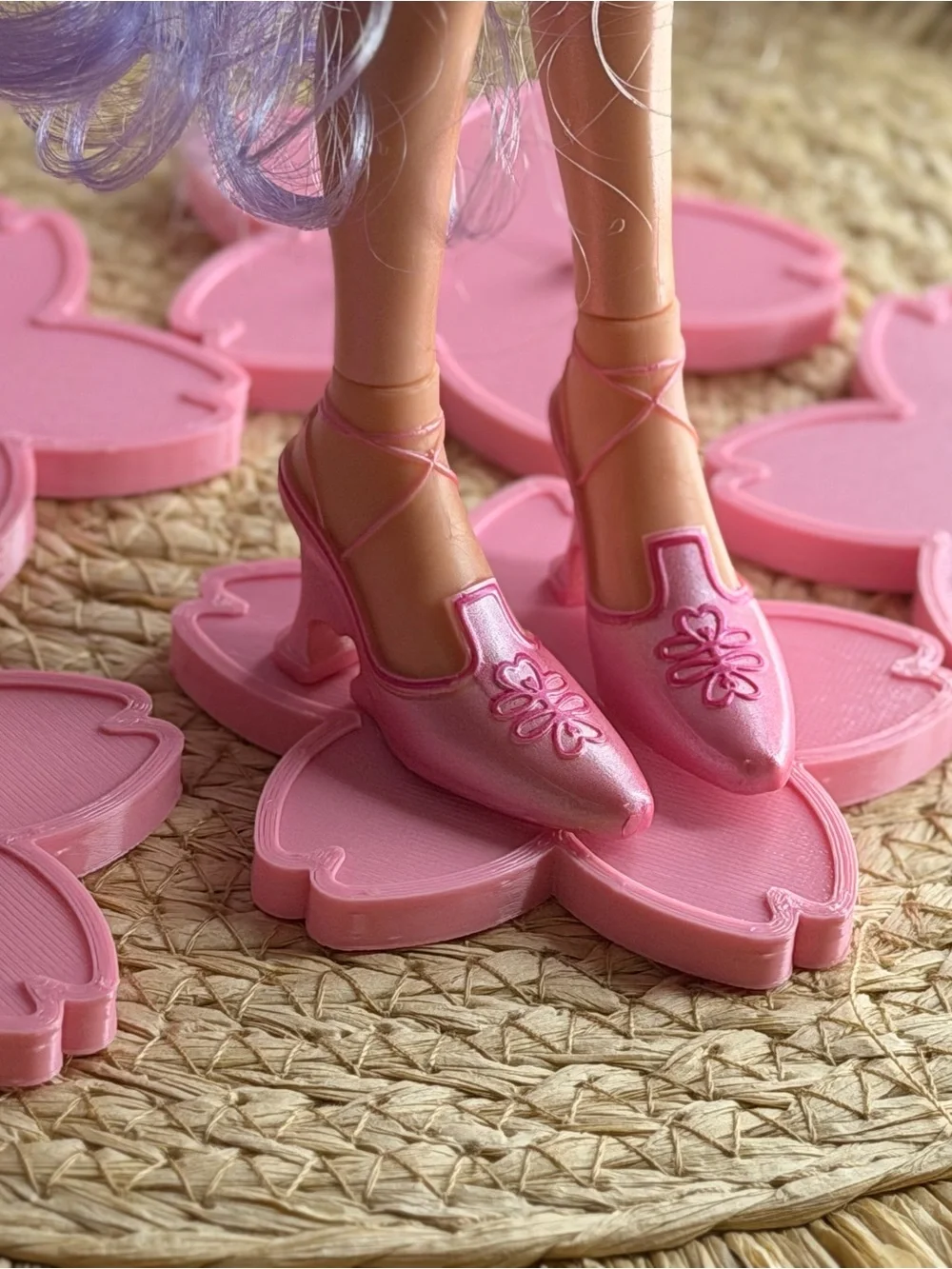 Bratz doll stand/ doll accessories / 1 stand